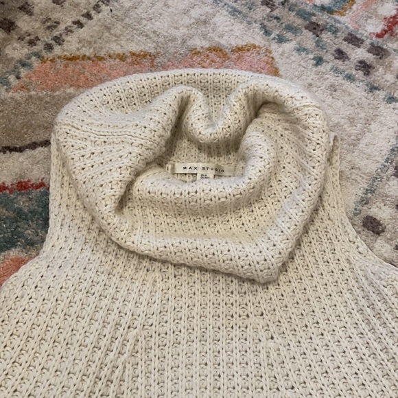 Max Studio sweater tank - Picture 2 of 4